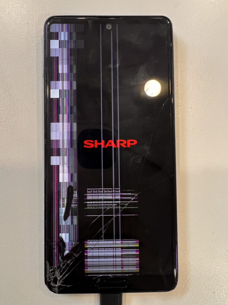 SHARP AQUOSの画面割れ