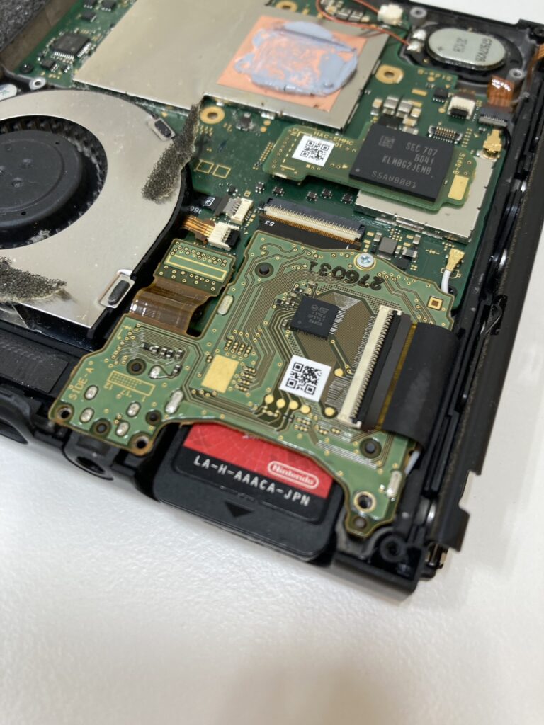 switchの修理をするスマップル 下関店