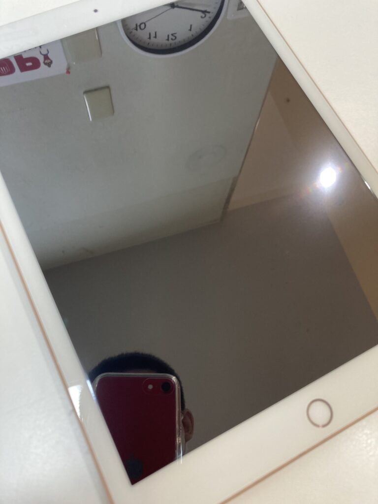 新しい画面に交換して綺麗になったiPad第8世代。修理したお店はスマップル下関店。