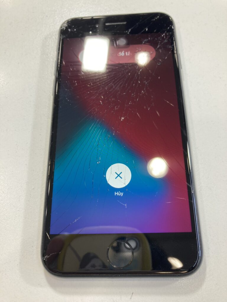 iPhonese3 画面割れ