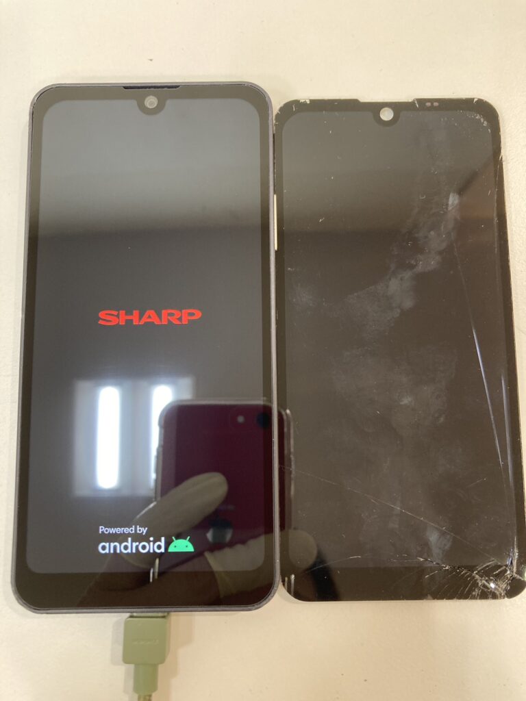 新しい画面に交換したAQUOS