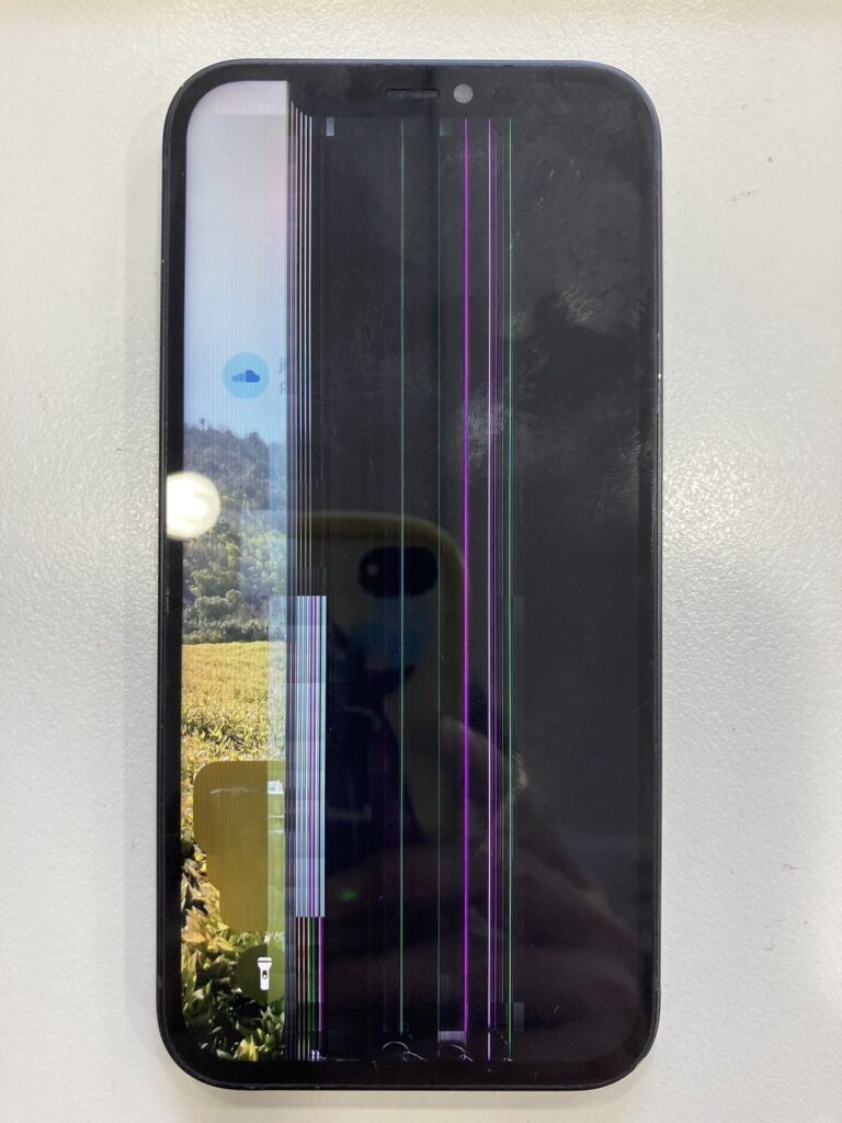 画面に縦線が表示されたiPhone