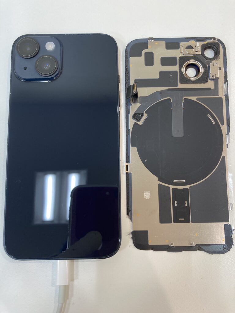 iPhoneの背面ガラス割れ修理