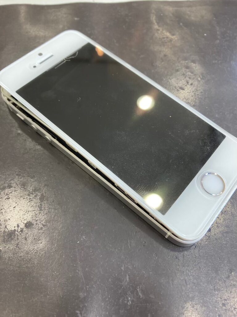 iPhone バッテリー膨張